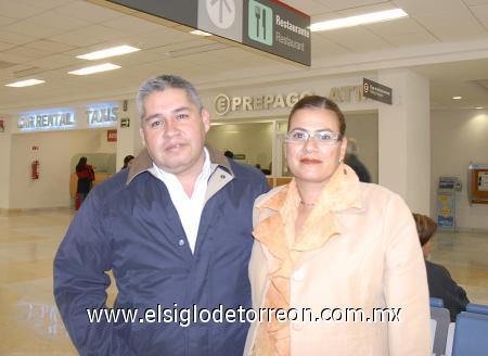 27112006
Luis Gerardo Turrubiate y Carolina de Turrubiate viajaron a Tijuana.