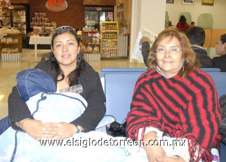 27112006
Nadia García Moreno y Agustina Moreno viajaron a Tijuana.