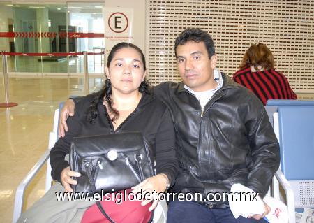27112006
Patricia Estrella viajó a Tijuana, la despidió Raúl Rangel.