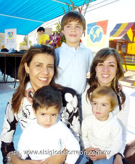 25112006 
 Ana García, Pablo Inzunza García, Eva María y José y Hernán Revuelta