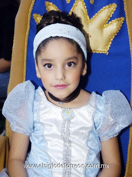 25112006 
 Estefanía Escobar Estrella cumplió seis años motivo por el cual fue festejada por su mamá Gloria Estrella Ruiz