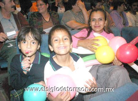 30112006
Jonathan Maldonado, Cristina Martínez e Imelda Larios.