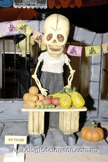 El altar es el sitio sagrado donde los vivos honran a los muertos, por lo que no se puede olvidar colocar objetos personales de éste.