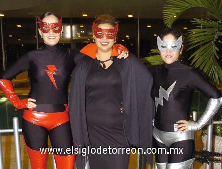01112006
Elisa de González, Edith de Rojas y Vero de Pérez Vertti.