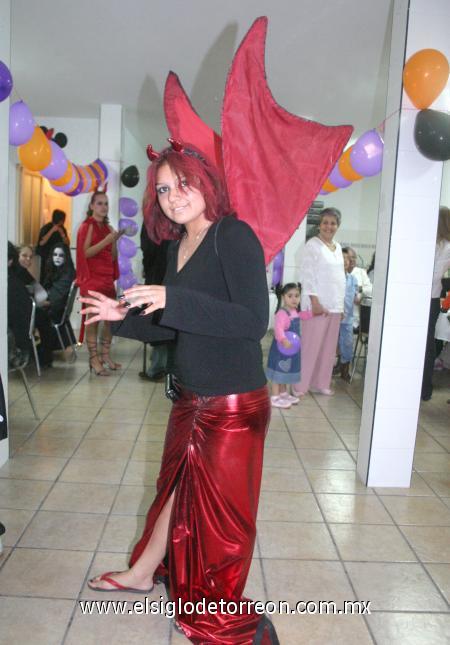 01112006
Gris Estrada Palacios, en una fiesta de disfraces.