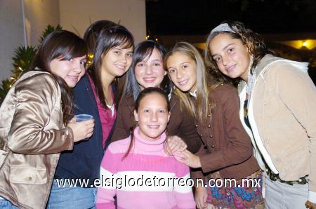 03112006 
Gaby Gómez, Valeria Jiménez, Daniela Elósegui, Myrthala de la Garza, Karla González y Mary Fer Díaz Flores.