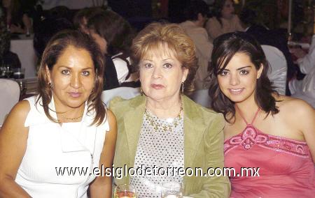 07112006
Arminda Zamudio, Carmelita de López Díaz y Mariana Álvarez.