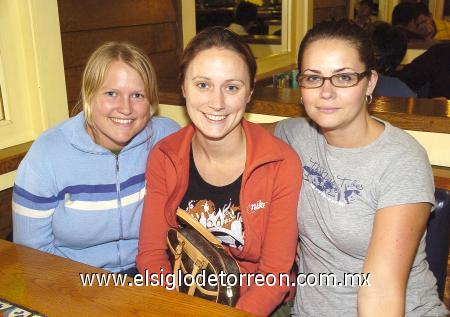 07112006
Sheri Bussey, Amy Schulte y Lucinda Hickey.