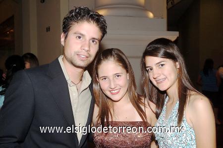 05112006 
Arturo Luna, Nonis Dueñes y Rosy Bello.