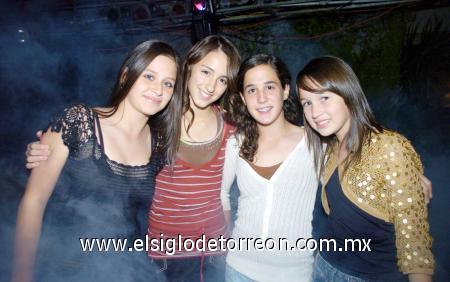 05112006 
Las festejadas Alicia Fernández y Daniela Berlanga, acompañadas de Sandra Ceniceros y Frida González.