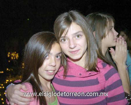05112006 
Lauris Alonso y Marijose Borbolla.