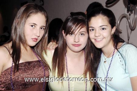 05112006 
Nonis Dueñes, Dany Acosta y Nataly Rodríguez.