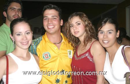 08112006
Andrés González Treviño, Mayte Garza, Jesús Córdoba, Yunue Acuña y Evelyn González.