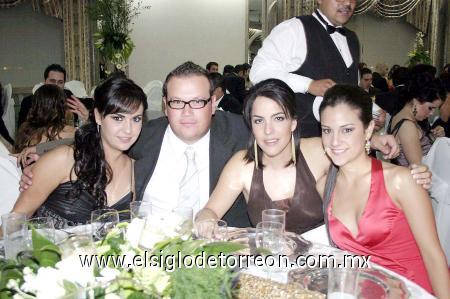 10112006 
Lulú Macías, Paco Delgado, Marce Martínez y Daniela Macías.