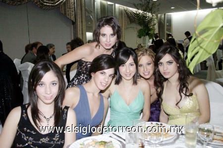 10112006 
Romina Canedo, Cristina Giacomán, Brenda Garza, Karla Martínez, Valeria Boehringer y Sofía Dávila.