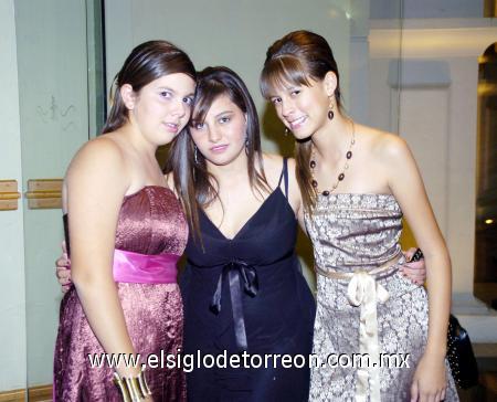 12112006 
Cori Bredeé, Dany Acosta y Elva Rodríguez.
