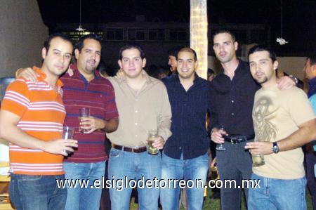12112006 
Diego Vicke, Javier Elizondo, Rodrigo y Arturo Herrera, Julián Mosach y Daniel Escamilla.