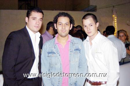12112006 
Maurice Collier, Víctor Blamkense y José Grajeda.