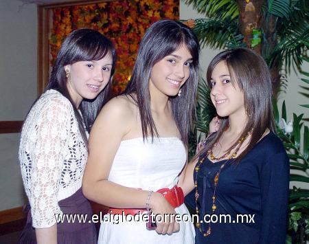 12112006 
Sara Garibay, Cristy Martínez y Bárbara Pérez.