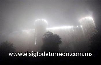 Las ventanas del castillo Odescalchi de Bracciano, sede de la llamada 'boda del año', fueron iluminadas por antorchas que, según medios locales, señalaban que el casorio se había consumado.