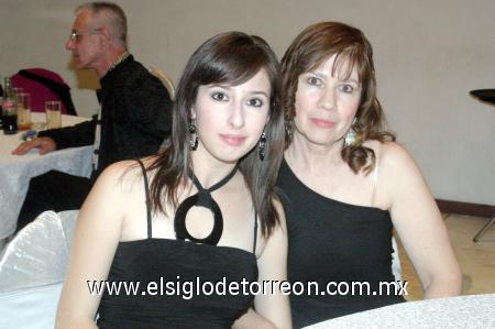 19112006 
Jacqueline González Ponce y Martha Elda de González.