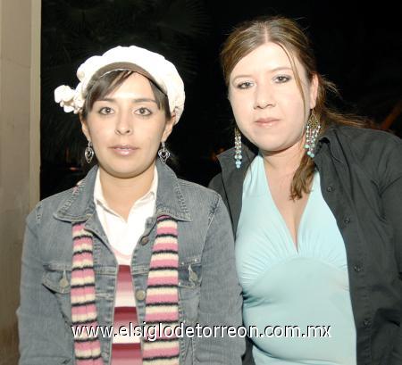 19112006 
Tábata Ayup y Nabia Juárez.