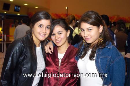 18112006 
 Fátima Chamán, Tamara Lee y Bety Huitrado