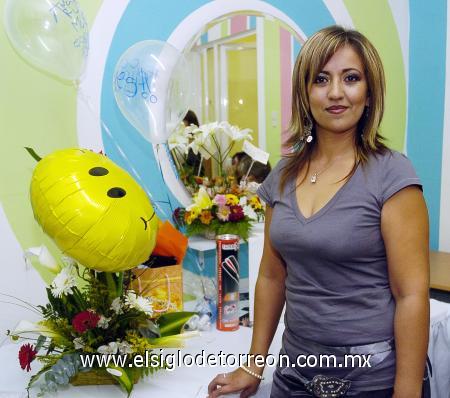 18112006 

Karla Muñoz recibió muchas felicitaciones por su cumpleaños