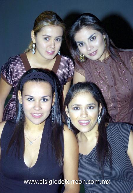 24112006 
Cecy Reyes,Karen Luna, Gaby Pérez y Evelyn.