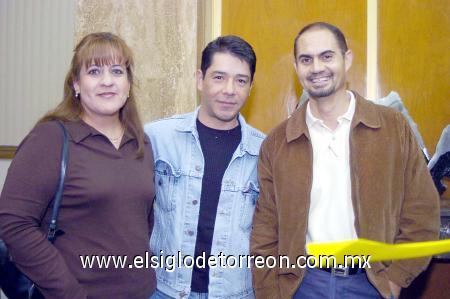 26112006 
Lourdes Medina, Héctor Cázares y Manuel Alexander.