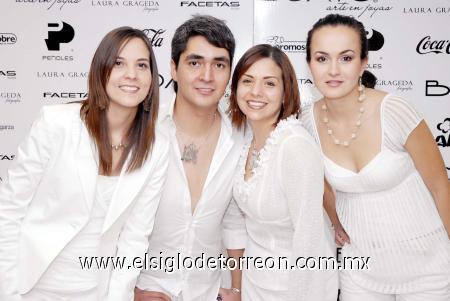 26112006 
Paulina Delgado, Eduardo Benítez, Isabel Herrera y Èrika Woolf.
