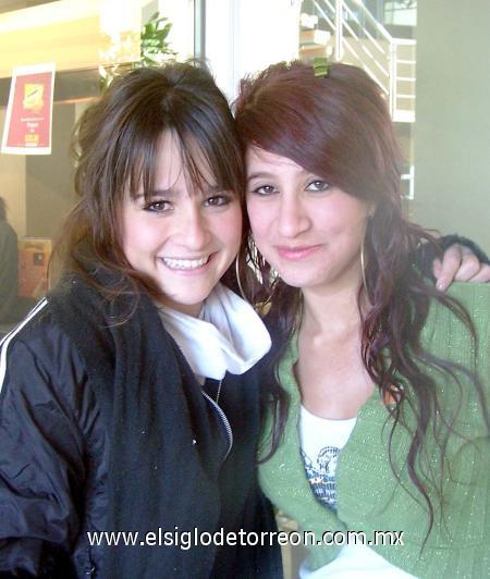 26112006 
Samantha Carreón y Naima Chaib.