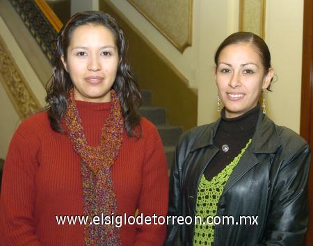 27112006
Elizabeth Pérez y Carla Leaños.