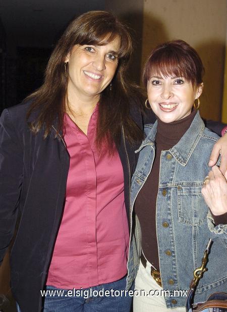 28112006
Ileana de Soto e Ileada de Torres disfrutaron una agradable tarde de bingo.