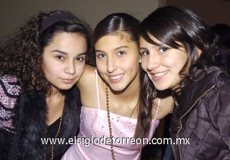 29112006
Andrea Gómez, Diana González y Monse Ayup.