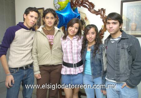 29112006
Janeth Esmeralda Félix Nuncio celebró su cumpleaños, acompañada de sus amigos.