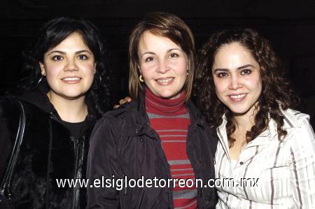 30112006
Dulce Mijares, Marcela Aguilar y Mariela Mijares