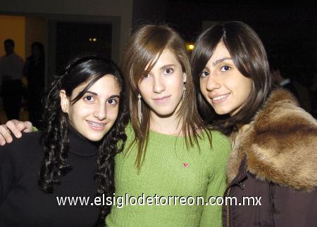 30112006
Mariam Chamán, Fernanda Izaguirre y Ana Carmen Buendía