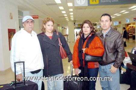 01122006
José de Jesús Álvarez, Nohemí Cepeda, Patricia