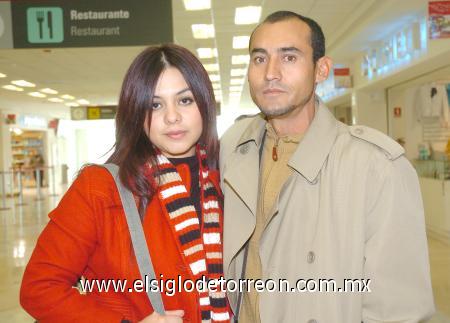04122006
América Perales y Gerardo Rocha llegaron a esta ciudad procedentes de México.
