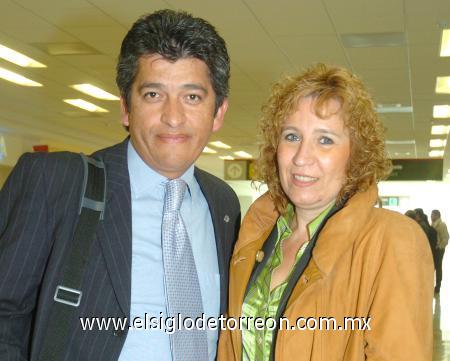 05122006
Lolis Espada y Víctor Manuel Razo viajaron con destino a la Ciudad de México.