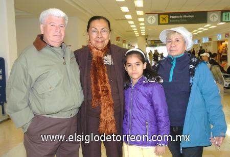 05122006
Ramón Ugarte, Refugio Ríos, Rebeca Ugarte y Karina Martínez viajaron a San Francisco.