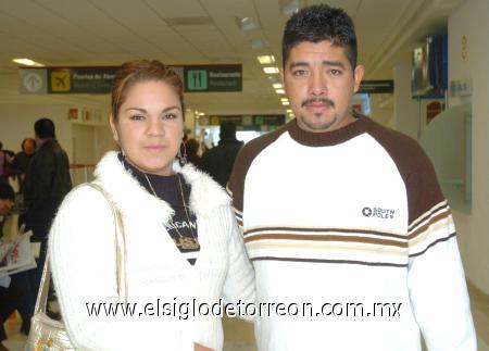07122006
Guillermo Esparza y Érika Vázquez viajaron a Houston.