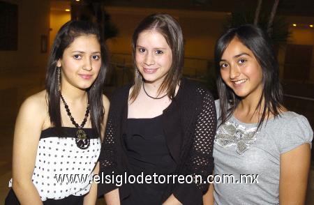 06122006
Marcela Ríos, Alejandra Hamdan y Érika Álvarez.