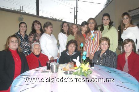 09122006
Laura Cecilia Gamboa de Márquez estuvo acompañada de familiares y amigas, en su fiesta de canastilla.
