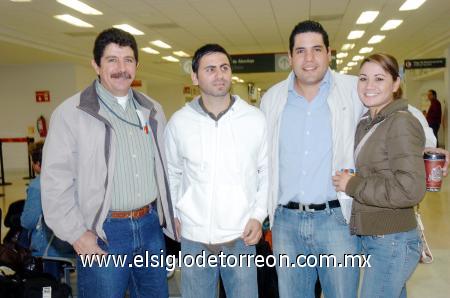 08122006 
Anny Pérez, Manuel Cámara, Enrique Elizondo e Iván Espiricueta viajaron al DF.