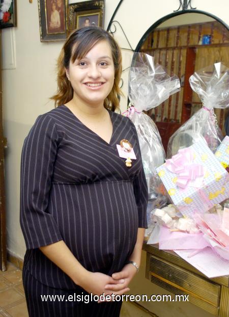 10122006 
Ileana Molina Arias, en la fiesta de regalos que le ofrecieron en dìas pasados.