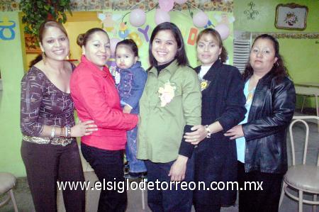 10122006 
Sonia Díaz de Frausto junto a Mary Díaz, Norma Díaz, Mony Díaz y Liliana Sifuentes, organizadoras de su fiesta de canastilla.