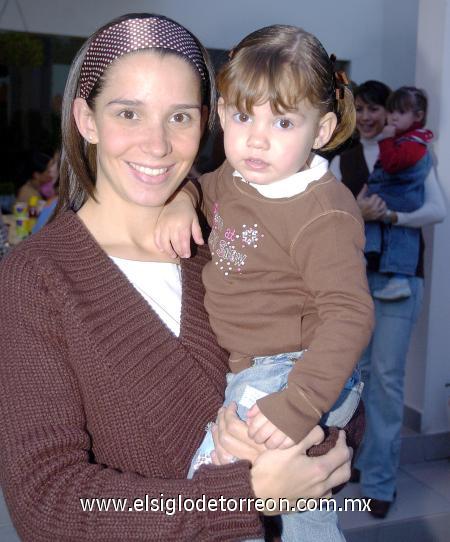 10122006 
Begoña y Fernanda Sada.
