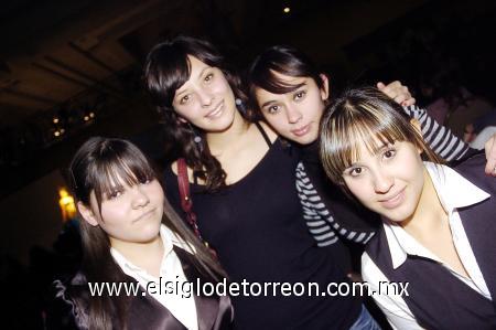 10122006 
Ale Tamez, Ale Martínez, Sofía Villarreal y Naville.